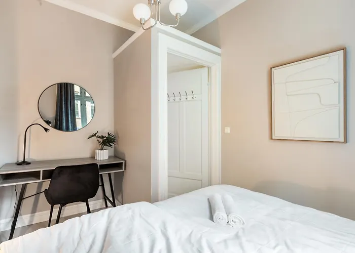 Exclusive And Spacious In Center *